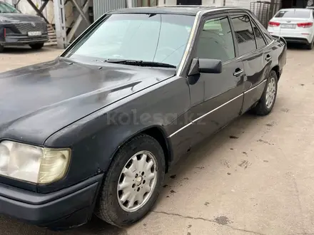 Mercedes-Benz E 200 1993 года за 1 600 000 тг. в Алматы – фото 2