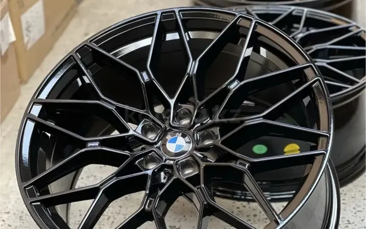 BMW (РАЗНОРАЗМЕРНЫЕ) R20 5x112 8.5J/9.5J за 440 000 тг. в Алматы