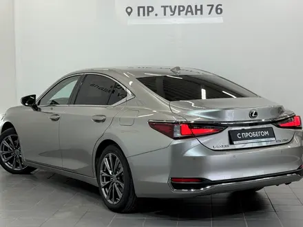 Lexus ES 250 Luxury 2.5 2022 года за 21 600 000 тг. в Астана – фото 2