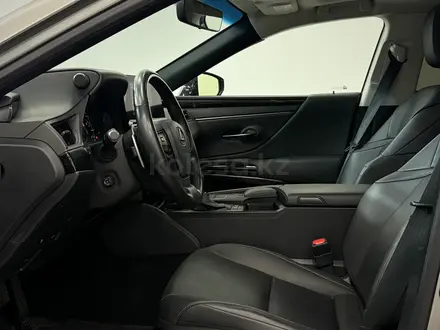 Lexus ES 250 Luxury 2.5 2022 года за 21 600 000 тг. в Астана – фото 12