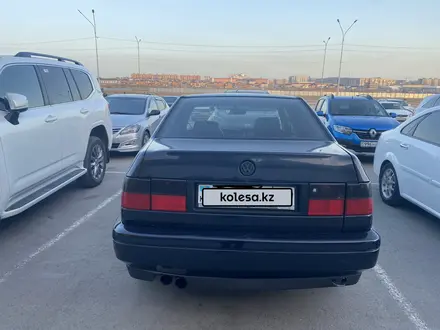 Volkswagen Vento 1993 года за 1 850 000 тг. в Абай (Абайский р-н) – фото 3