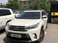 Toyota Highlander 2016 годаfor19 700 000 тг. в Алматы