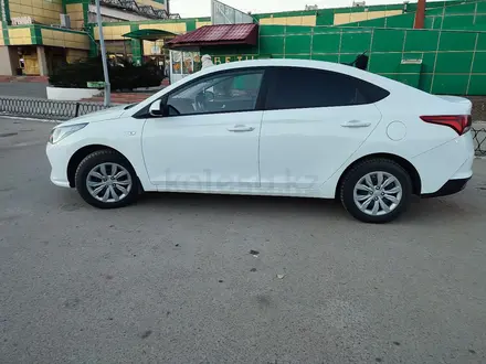 Hyundai Accent 2021 года за 8 200 000 тг. в Уральск – фото 3