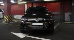 Volkswagen Touareg 2014 годаfor18 000 000 тг. в Алматы