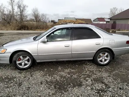 Toyota Camry 2000 года за 3 800 000 тг. в Аксуат – фото 3