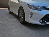 Toyota Camry 2017 года за 15 400 000 тг. в Шымкент – фото 3