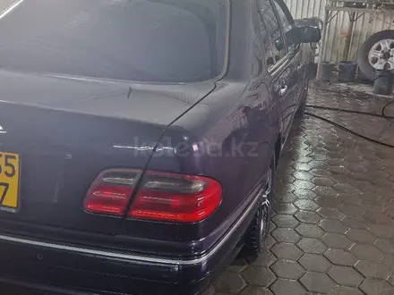 Mercedes-Benz E 200 2001 года за 5 500 000 тг. в Астана – фото 30