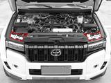 Декоративная защита фар подкапотного пространства Toyota LC250 за 28 500 тг. в Алматы