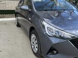 Hyundai Accent 2021 года за 8 800 000 тг. в Актобе – фото 2