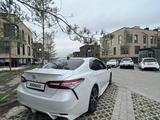 Toyota Camry 2020 года за 18 500 000 тг. в Алматы – фото 3