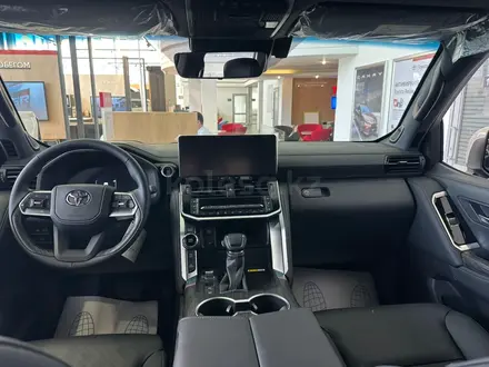 Toyota Land Cruiser Premium+ 2025 года за 72 000 000 тг. в Актобе – фото 7