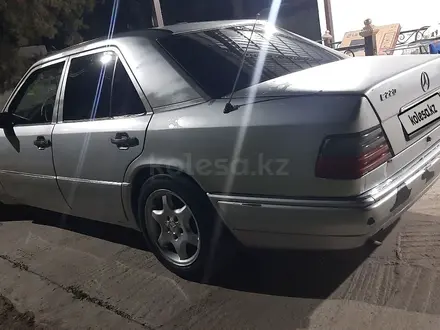 Mercedes-Benz E 220 1993 года за 1 800 000 тг. в Сарыагаш – фото 6