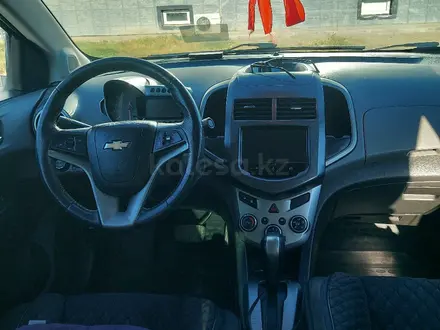 Chevrolet Aveo 2014 года за 3 700 000 тг. в Атырау – фото 4