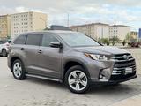 Toyota Highlander 2016 года за 10 000 000 тг. в Актау