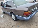 Mercedes-Benz E 220 1991 года за 1 200 000 тг. в Алматы – фото 3