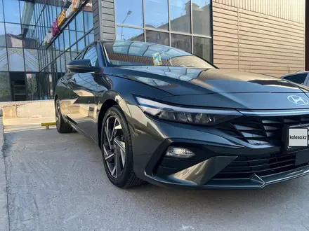 Hyundai Elantra 2023 года за 8 150 000 тг. в Шымкент – фото 2