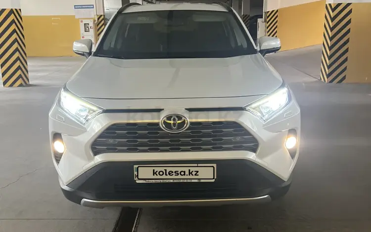 Toyota RAV4 2020 годаfor14 400 000 тг. в Астана