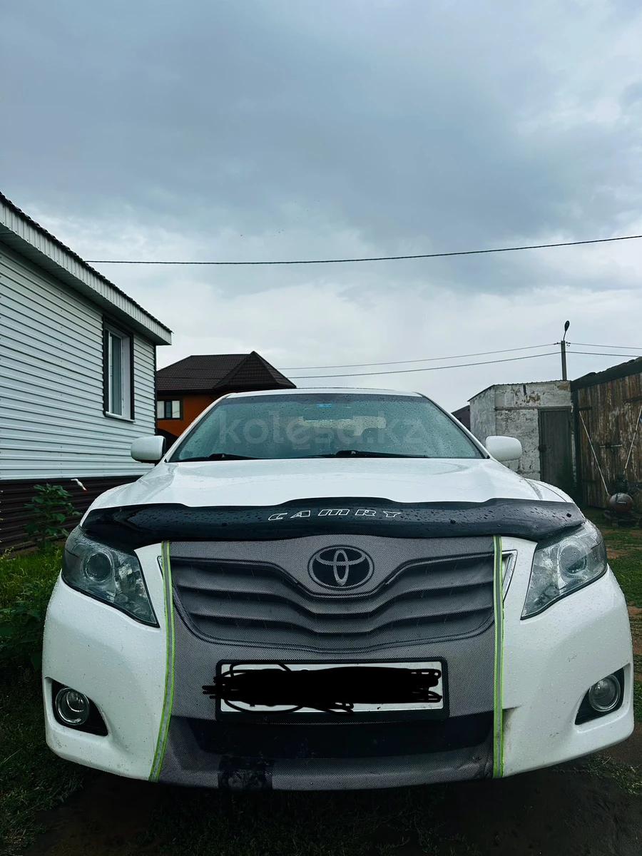 Toyota Camry 2010 г.