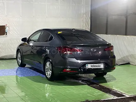 Hyundai Elantra 2020 года за 9 000 000 тг. в Актау – фото 2