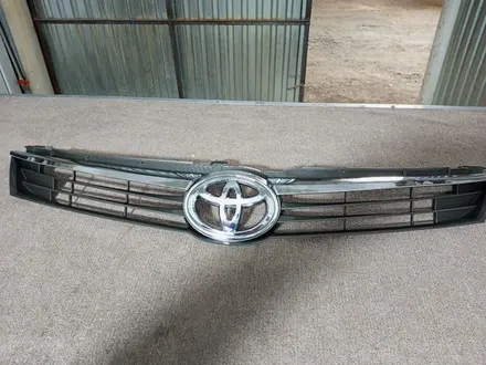 Решётка радиатора Toyota Camry 55 2014-2018 за 20 000 тг. в Алматы