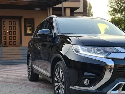 Mitsubishi Outlander 2020 года за 17 299 999 тг. в Алматы – фото 12