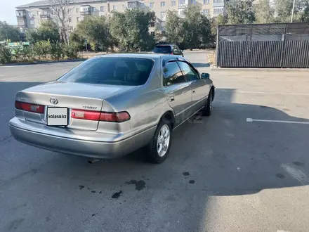 Toyota Camry 1998 года за 3 600 000 тг. в Талдыкорган – фото 2