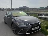 Lexus ES 300h 2022 года за 21 000 000 тг. в Шымкент