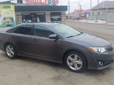 Toyota Camry 2014 года за 6 000 000 тг. в Атырау – фото 3