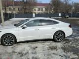 Hyundai Sonata 2022 года за 11 500 000 тг. в Уральск – фото 2