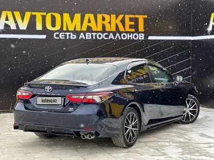 Toyota Camry 2021 года за 13 800 000 тг. в Атырау – фото 7