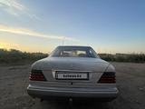 Mercedes-Benz E 200 1993 года за 599 999 тг. в Сатпаев – фото 3
