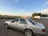 Mercedes-Benz E 200 1993 года за 599 999 тг. в Сатпаев – фото 2