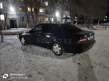 Mercedes-Benz E 280 2000 года за 2 800 000 тг. в Караганда – фото 2