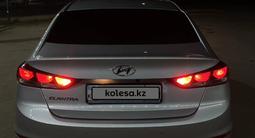 Hyundai Elantra 2018 годаfor8 000 000 тг. в Актобе – фото 5