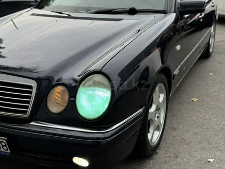 Mercedes-Benz E 55 AMG 1997 года за 5 000 000 тг. в Тараз – фото 5