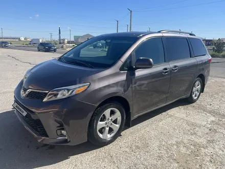 Toyota Sienna 2017 года за 14 500 000 тг. в Актау