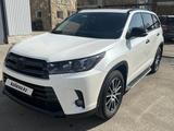 Toyota Highlander 2016 года за 17 200 000 тг. в Караганда