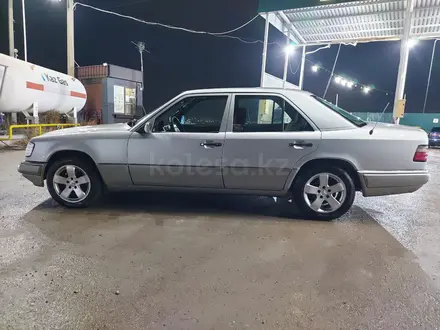 Mercedes-Benz E 220 1994 года за 1 600 000 тг. в Шымкент – фото 6