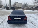 Mercedes-Benz C 180 1994 года за 1 100 000 тг. в Семей – фото 4