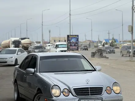 Mercedes-Benz E 320 2002 года за 4 900 000 тг. в Атырау – фото 4