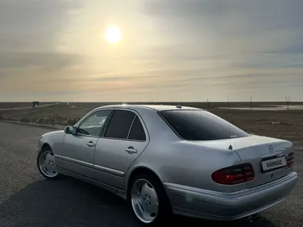 Mercedes-Benz E 320 2002 года за 4 900 000 тг. в Атырау – фото 6