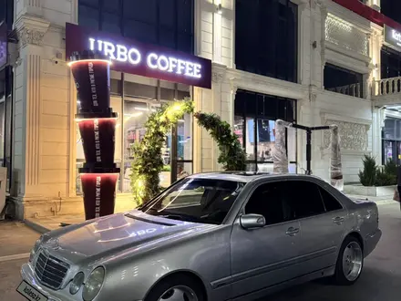 Mercedes-Benz E 320 2002 года за 4 900 000 тг. в Атырау – фото 2