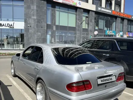 Mercedes-Benz E 320 2002 года за 4 900 000 тг. в Атырау – фото 9