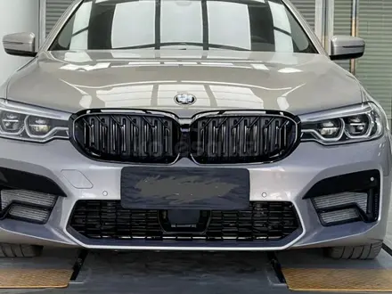 Новинка Бампер в сборе BMW G30 дизайн от F90 за 180 000 тг. в Астана – фото 5