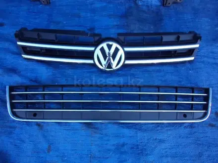 Решетка в бампер верхняя и нижняя на Volkswagen Touareg за 40 000 тг. в Алматы