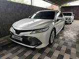 Toyota Camry 2020 года за 14 500 000 тг. в Шымкент – фото 2