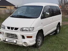Mitsubishi Delica, 2005