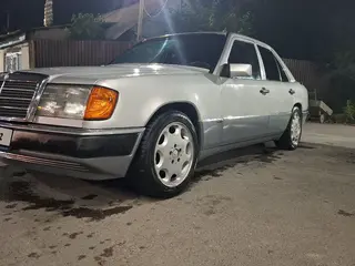 Mercedes-Benz E 230