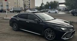 Toyota Camry 2023 года за 14 000 000 тг. в Актобе – фото 2