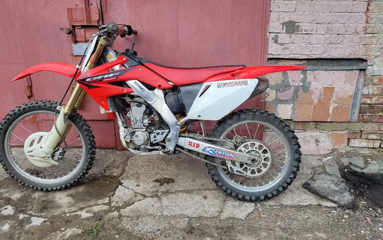 Honda  CRF 250R 2006 года за 1 500 000 тг. в Усть-Каменогорск